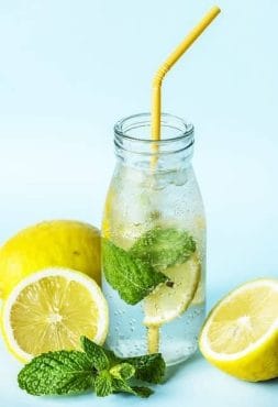 eau avec du citron