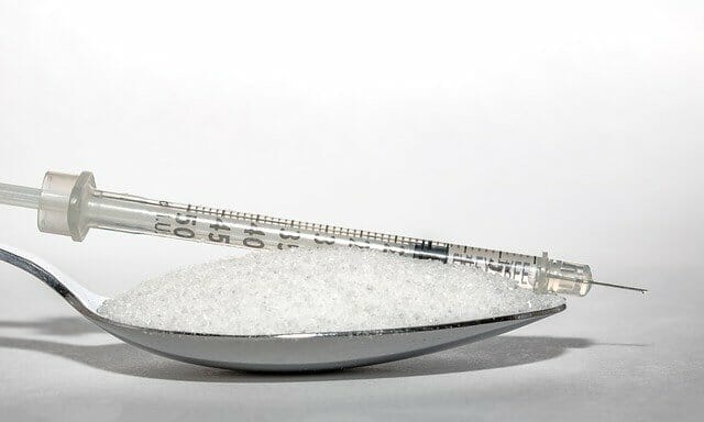 une cuillerée de sucre, une injection d'insuline