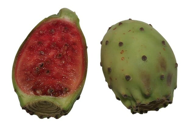  Fruit de poire de cactus coupé en deux